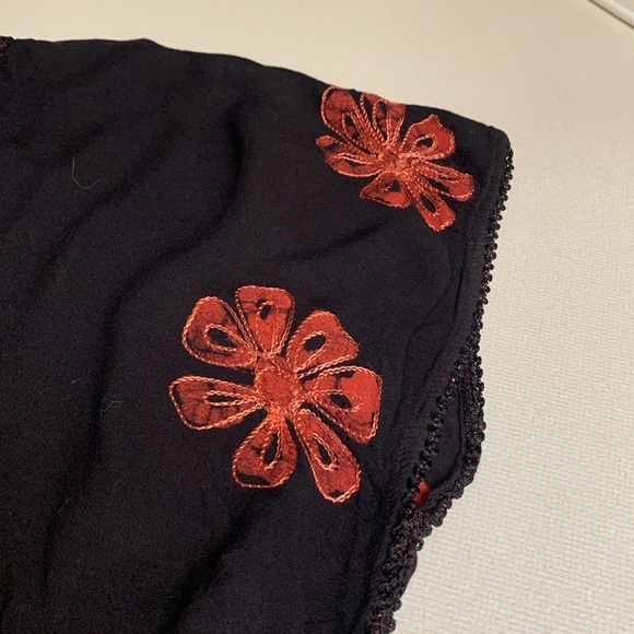 Boho Embroidered  Poncho style Blouse - Picture 4 of 8